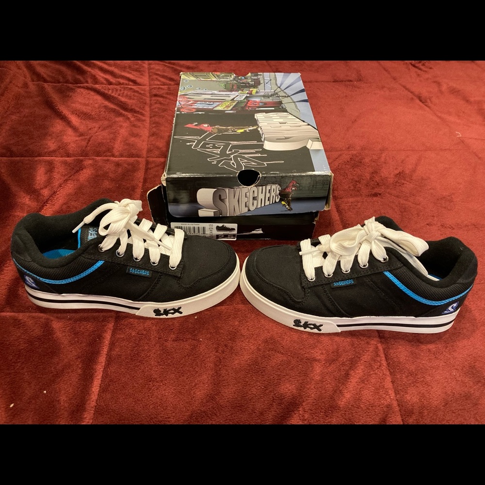 Skechers tennis shoes